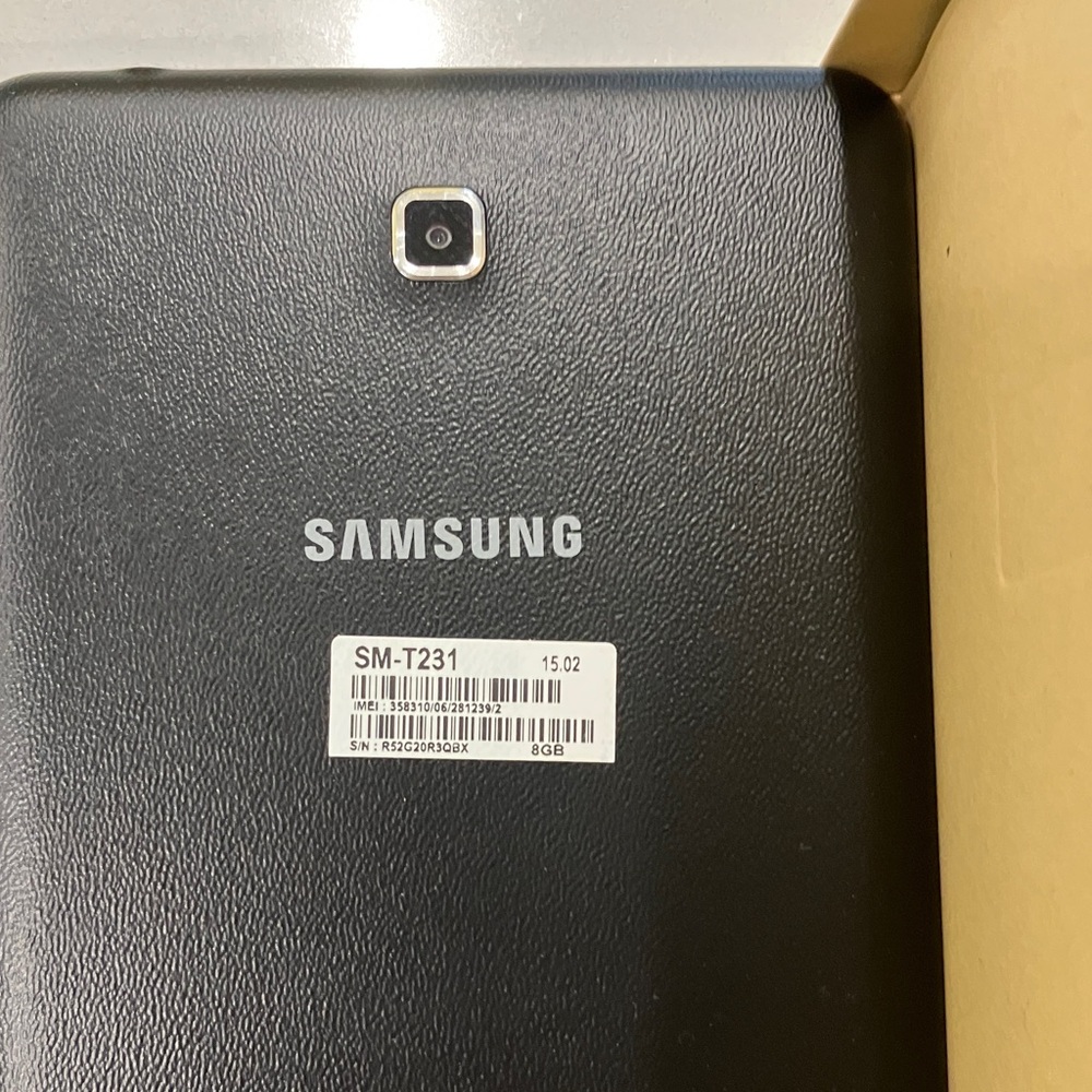 Samsung Galaxy Tab 4 Tablet in Black with Original Box - Picture 3 of 5